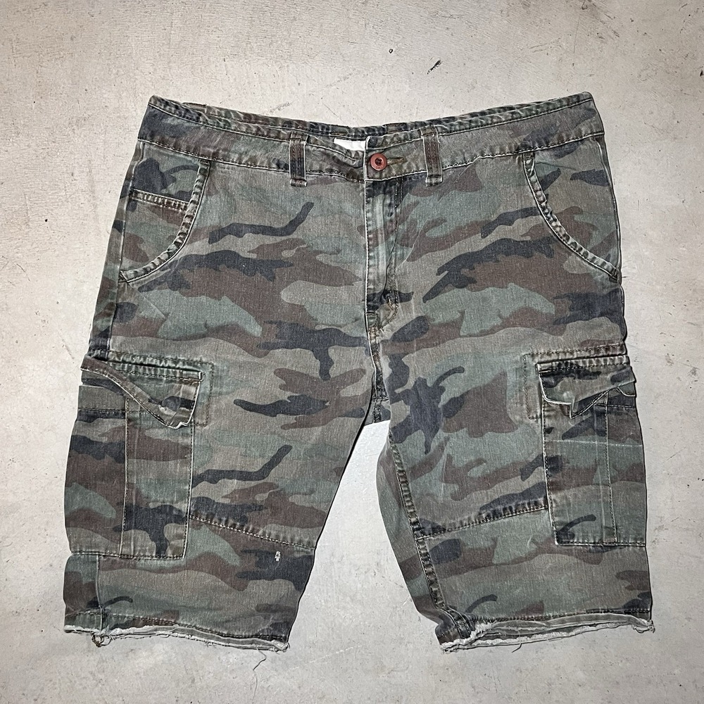 Smoke Rise Cargo Shorts Mens 38 Camo Distress Paint Splatter Graffiti 13” Inseam